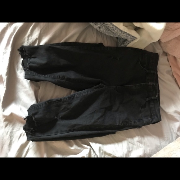 Garage skinny jeans size 01/24 and 03/25 but fit tighter. Prices are negotiable - Picture 2 of 2